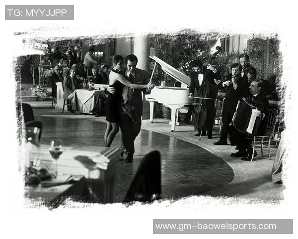 加布里埃尔高空跃起意外重摔下体撞击立柱引发男人们的共鸣与心痛