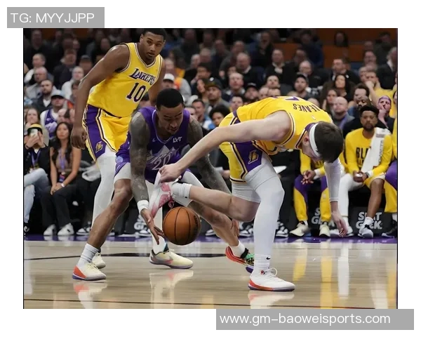 雷迪克透露詹姆斯本周积极参与个人训练提升状态