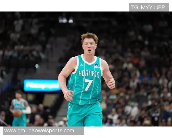 克尼佩尔表现稳健12投5中贡献18分8篮板3助攻1抢断助力球队胜利