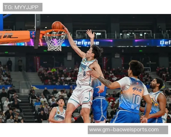 华盛顿表现出色内线强势却外线失准三分球4投0中依然贡献17分5篮板4盖帽